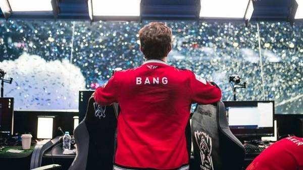 TES提前两轮成为2024LPL夏季赛第一支晋级登峰组的战队！